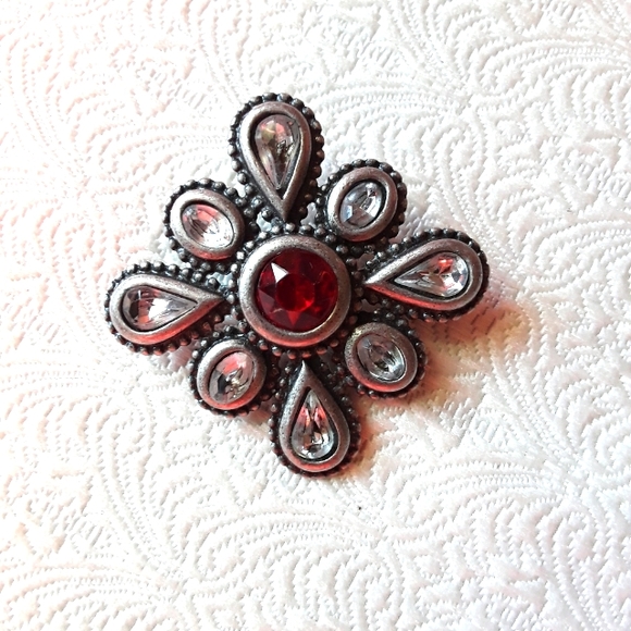 Unbranded Jewelry - Brooch w/Red & Clear Rhinestones